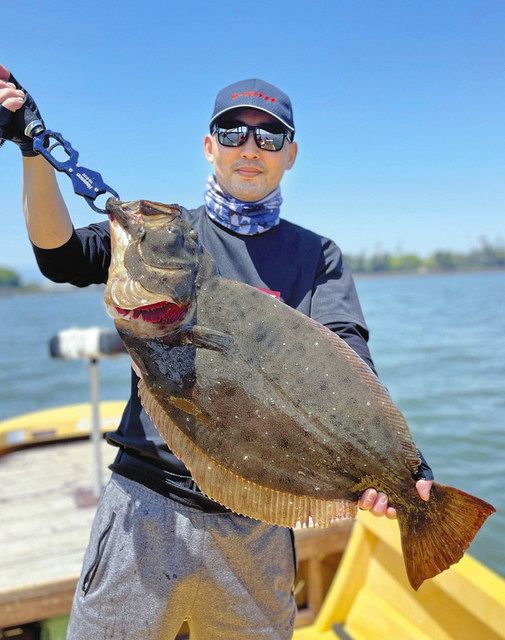 デカイ！！釣友びっくり ヒラメ73センチ出現 三重・四日市沖ボート
