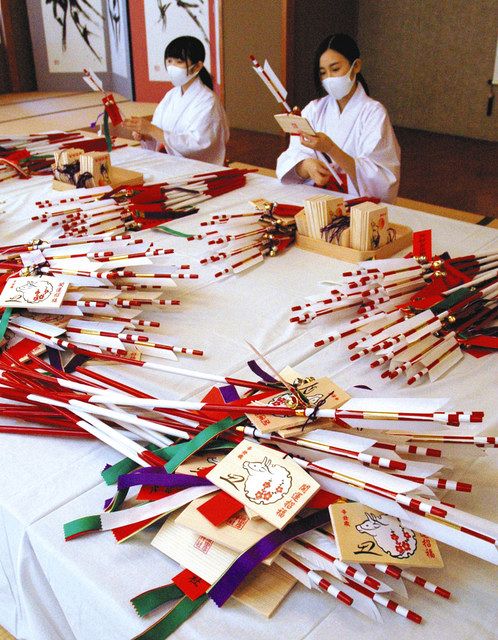 悪いもの除く破魔矢受けて 伊勢 猿田彦神社で授与始まる 中日新聞web