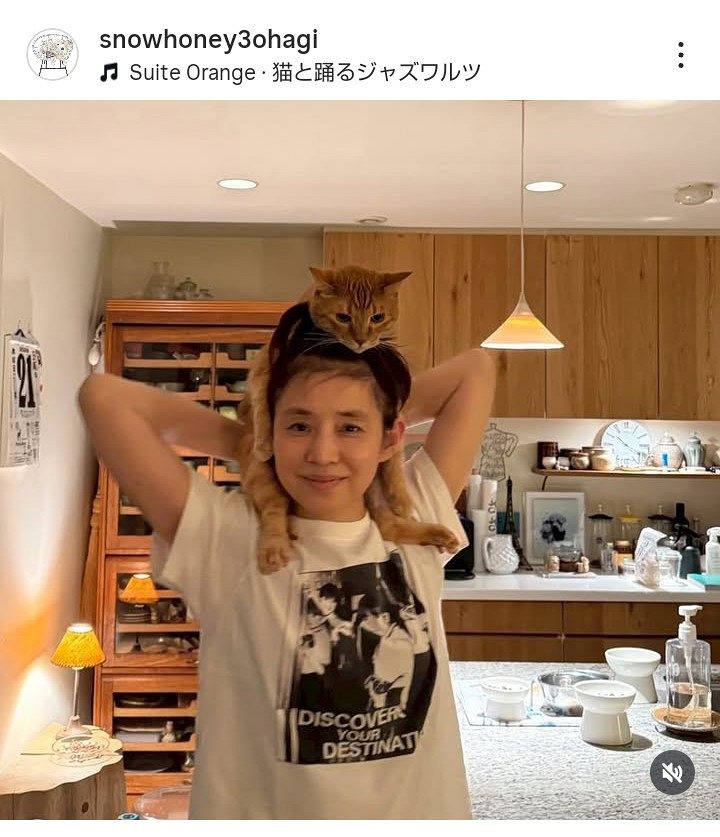 実際の投稿】石田ゆり子、愛猫を肩車…デコ出しスタイルで至福な朝：中