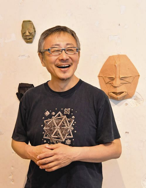 「折り顔」展を開催した松尾貴史
