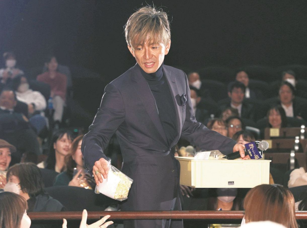 キムタク、超太っ腹！来場者全員に「退校届」付きポップコーン＆福豆を