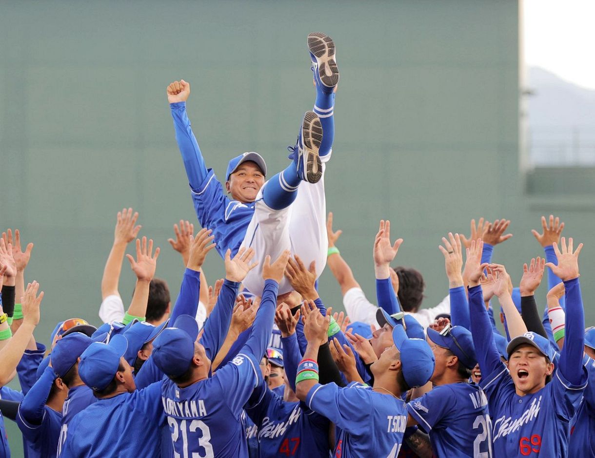 中日ドラゴンズ。優勝胴上げ写真パネル　　将棋以外 中日ドラゴンズ。優勝胴上げ写真パネル 将棋以外 - メルカリ