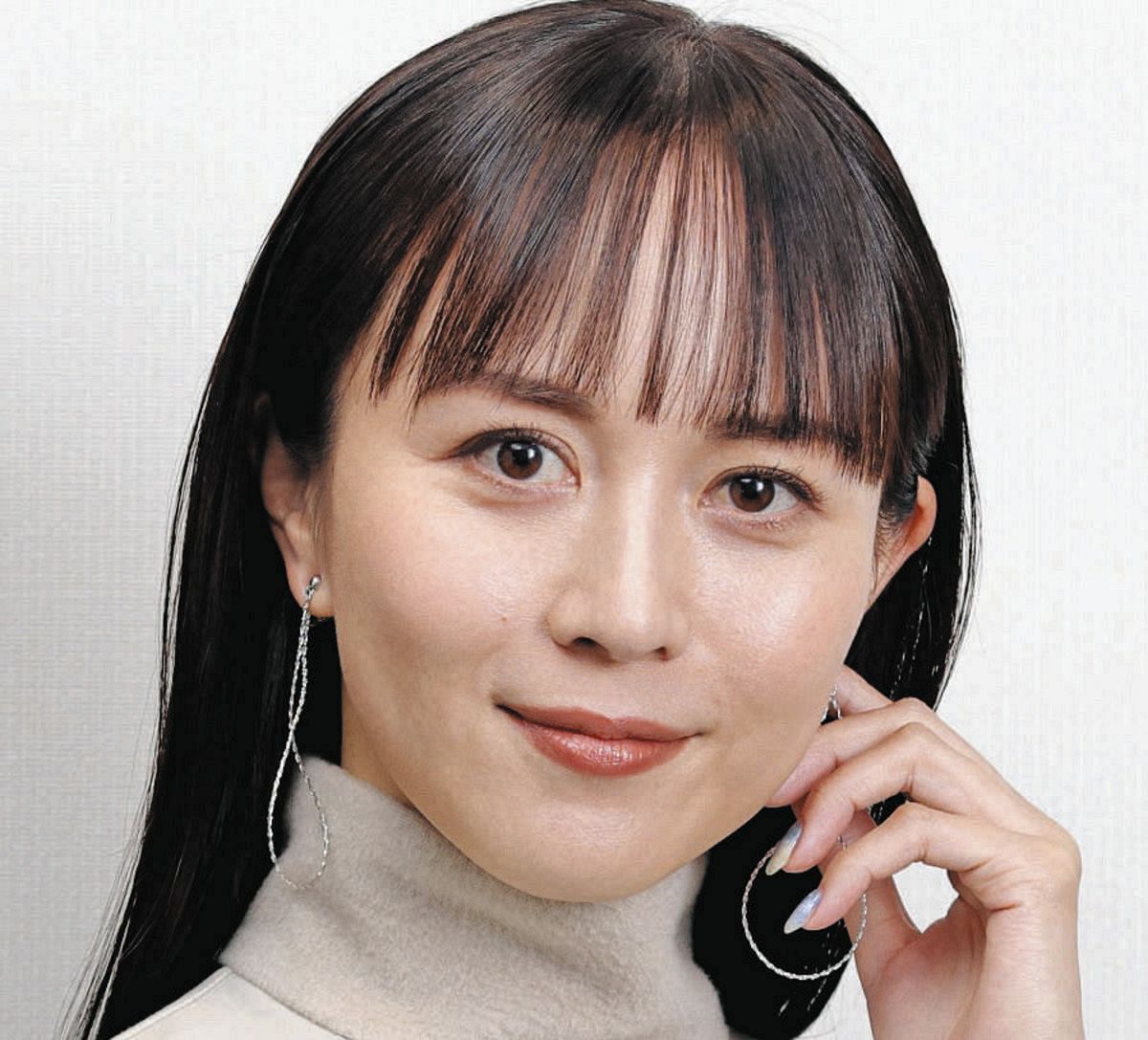 比嘉愛未  比嘉愛未、華麗なる『乗馬！？』ショット公開 「前髪なしも最高すぎるー」「お馬さんも嬉しそう」：中日スポーツ・東京中日スポーツ