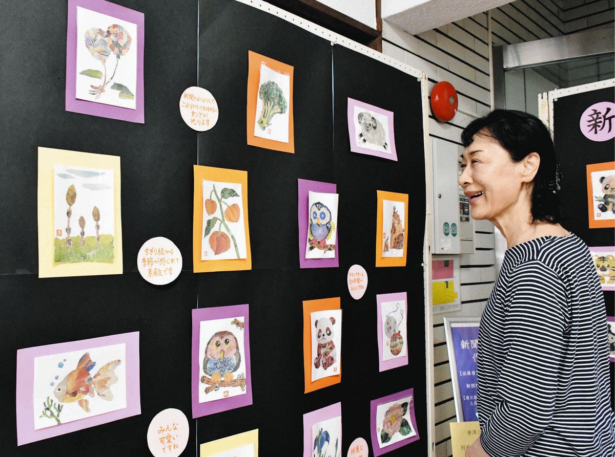 思い思いのちぎり絵が並んだ会場＝多治見市の市之倉公民館で
