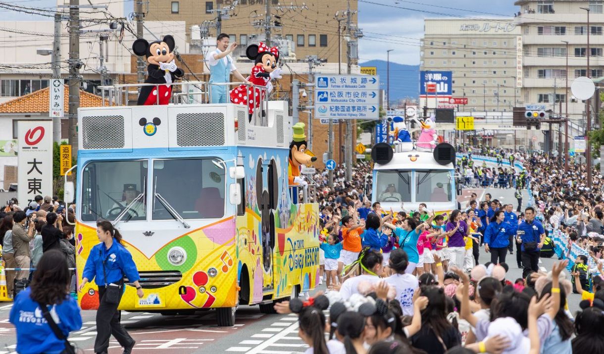 動画・写真特集】三重・松阪市でディズニーパレード 12月実施の「みえ