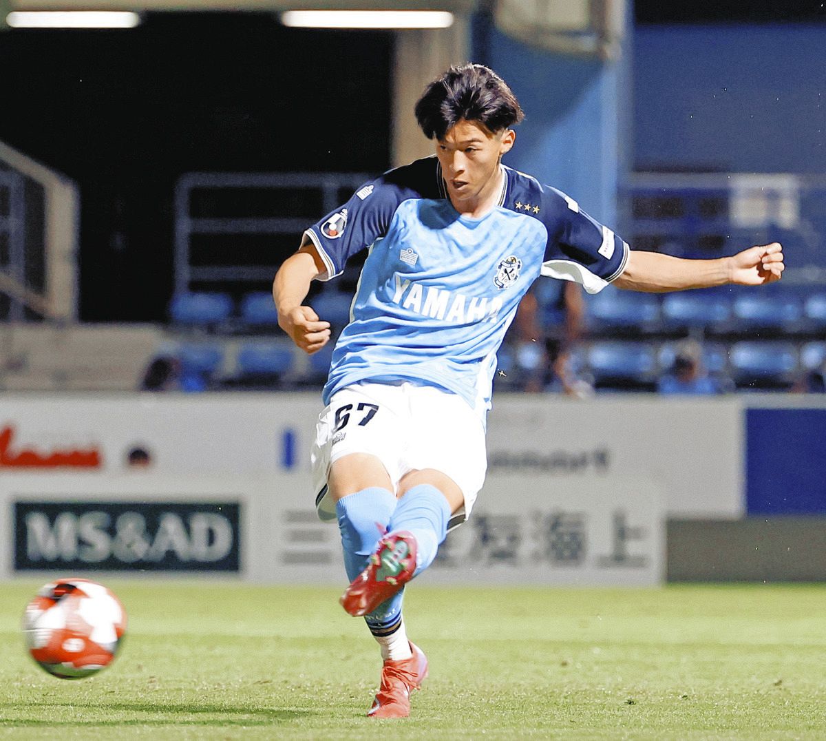 希少 2005年頃 サッカーボール サイズ4 ジュビロ磐田 選手サイン入り016 希少 2005年頃 サッカーボール サイズ4 ジュビロ磐田 選手サイン