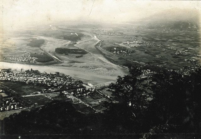 長良川に二つの支流 戦前金華山から撮影、読者から写真：中日新聞Web