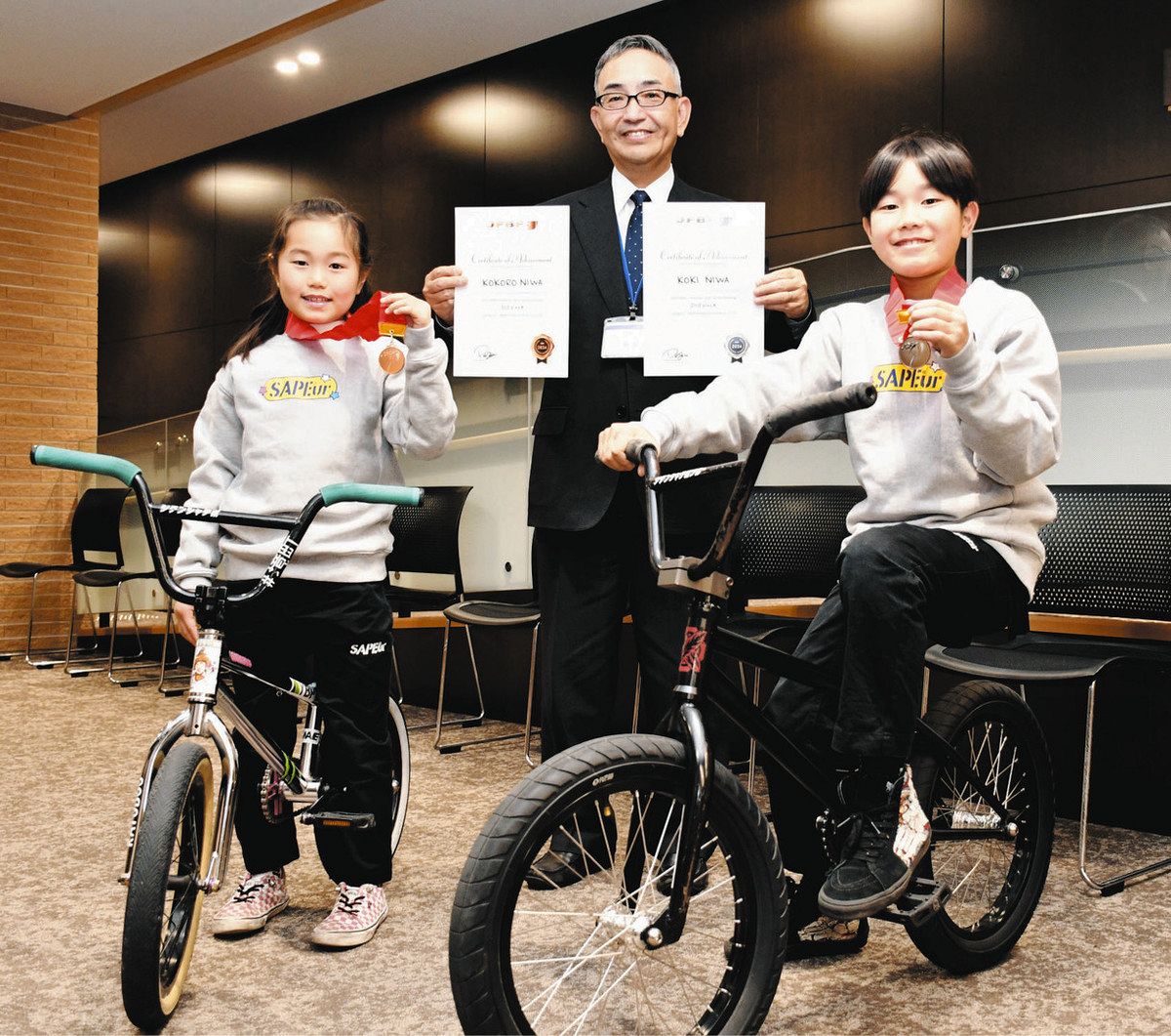 夢はオリンピック優勝 土岐・泉小の丹羽兄妹、全日本BMXで表彰台：中日