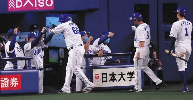 中日８年ぶりの貯金６ ビシエド100号は逆転３ラン ９回ｒ マルティネスの代役は福が務め逃げ切り 中日スポーツ 東京中日スポーツ