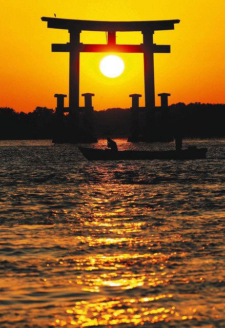 5分間の絶景ショー 弁天島「大鳥居」の夕日：中日新聞しずおかWeb