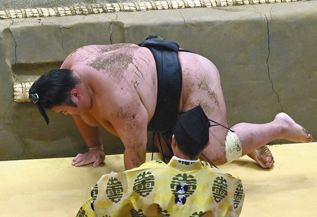 初日から3連敗 屈辱的な相撲 かど番・貴景勝「一生懸命にやって負け
