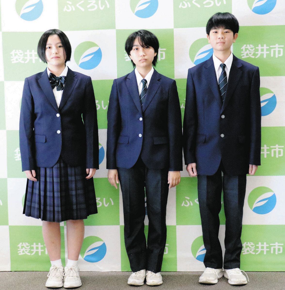 ブレザー型の新制服を採用 袋井の4中学が新年度から統一:中日新聞しずおかWeb