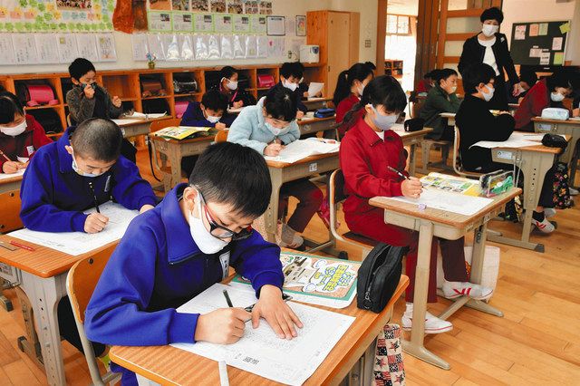 池田町の池田小で新聞の作り方学ぶ講座：中日新聞Web