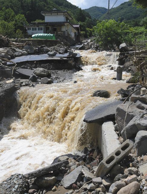 川に土砂 道路に濁流 風景一変 茅野の宮川地区 中日新聞web