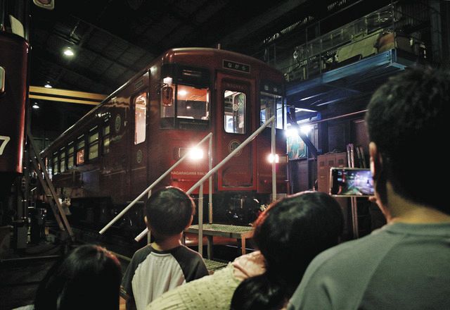 観光列車「宿泊」進行 長良川鉄道「ながら」に車中泊:中日新聞Web