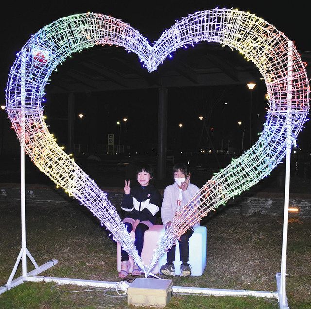 電飾で気持ちも明るく 幸田のJR相見駅前公園で点灯式：中日新聞Web