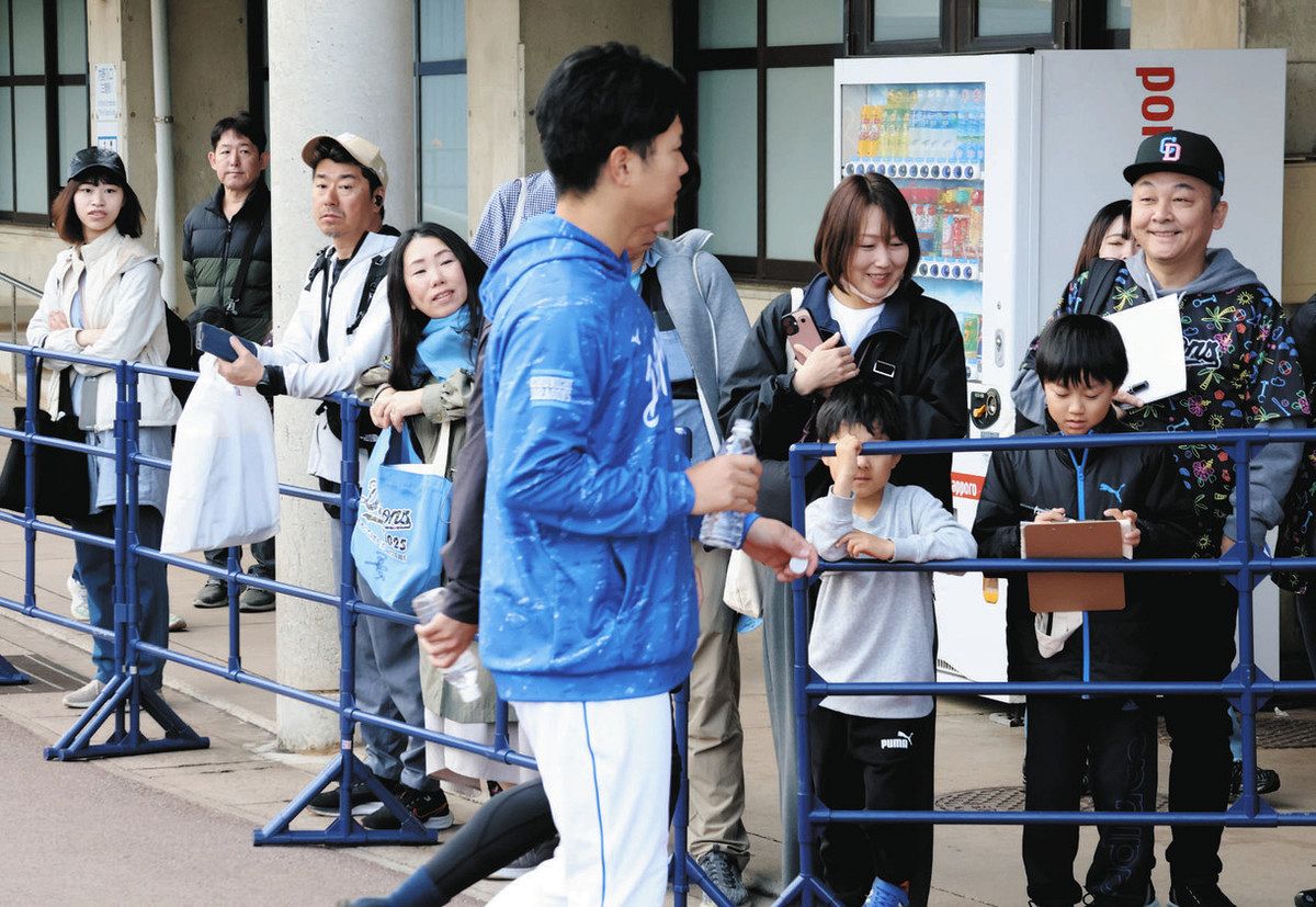 中日ドラゴンズ2023年春季キャンプ限定パーカー！【ミズノ】 L 中日