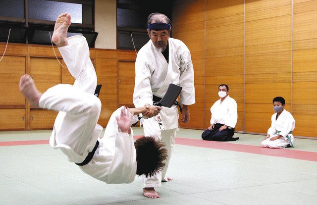 病克服、80歳で合気道と護身術を指導 蟹江の元教諭・村瀬さん：中日
