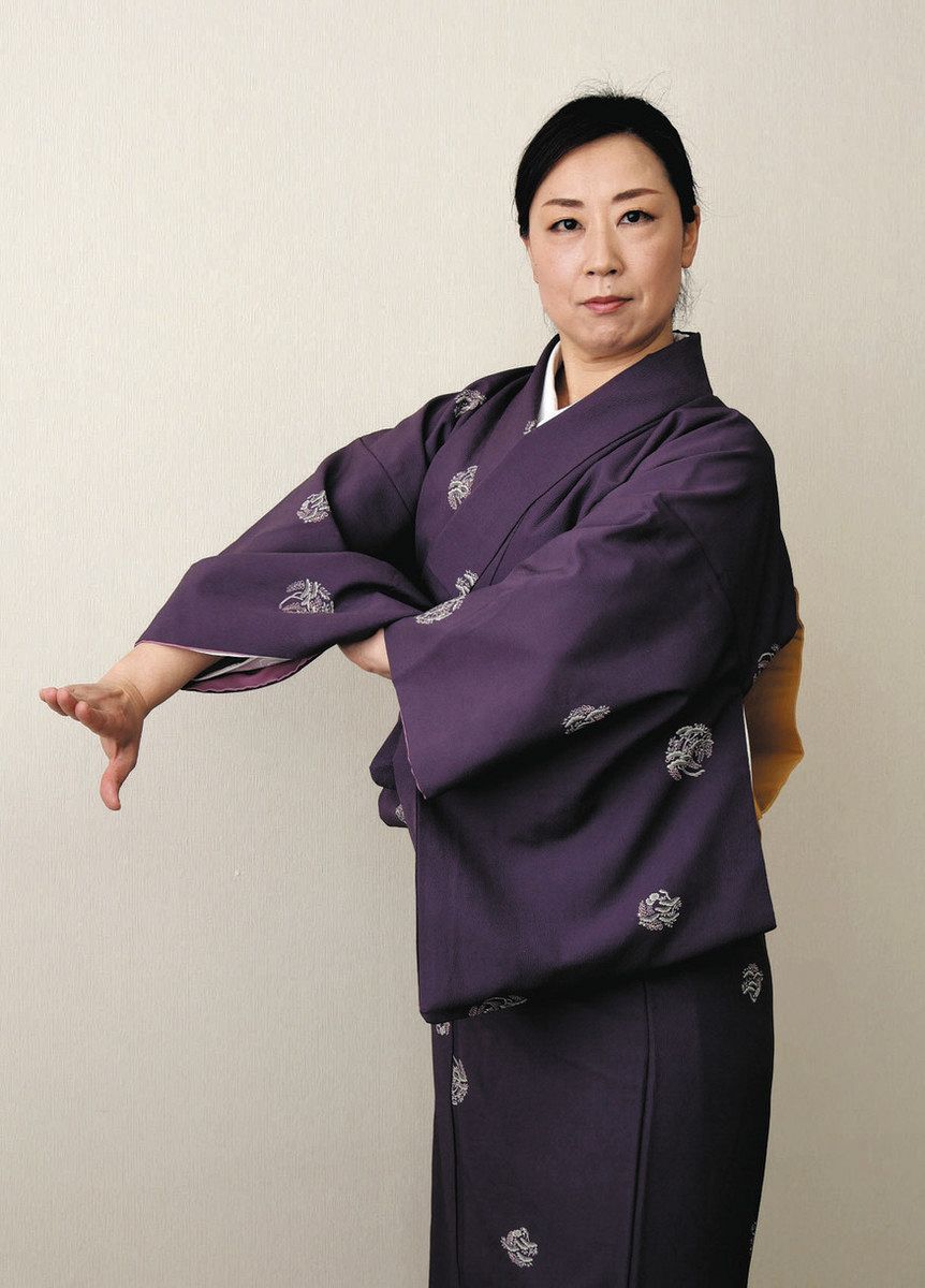 4代目市川太三郎襲名記念公演をPRする工藤さん＝恵那市役所で
