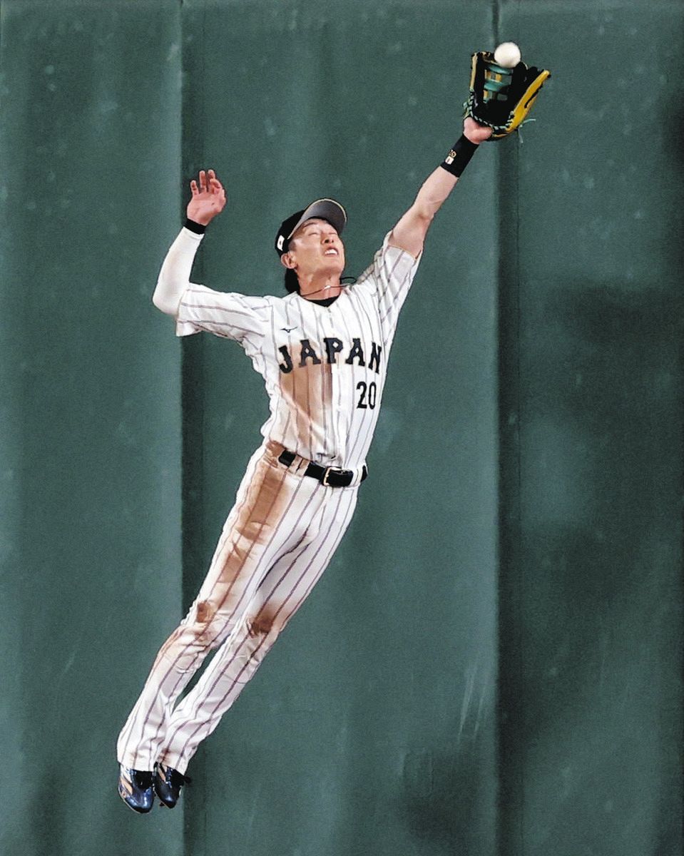 侍・周東佑京、韓国戦勝利呼ぶ超美技に…ナイン＆球場歓喜 称賛相次ぐ