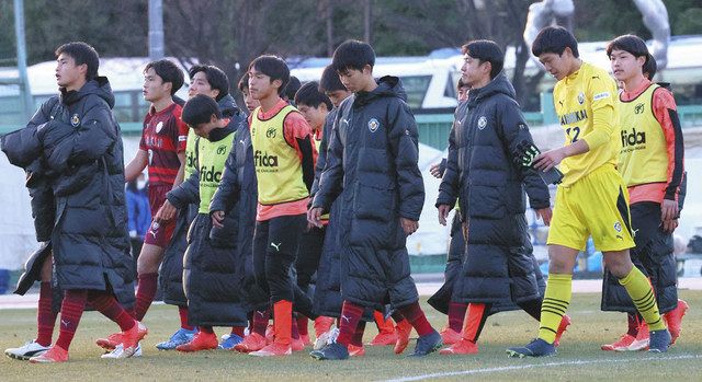 全国高校サッカー選手権大会＞ 浜松開誠館、初戦敗退：中日新聞