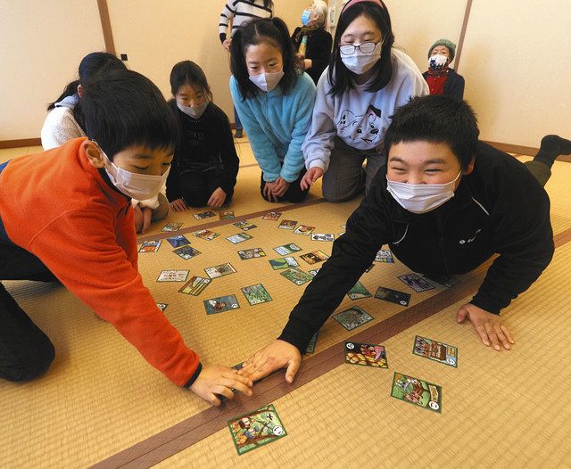 遊んで学ぶ 郷土かるた 入善 舟見ふるさと学習会製作 北陸中日新聞web 遊んで学ぶ 郷土かるた 入善 舟見ふるさと学習会製作 北陸中日新聞web