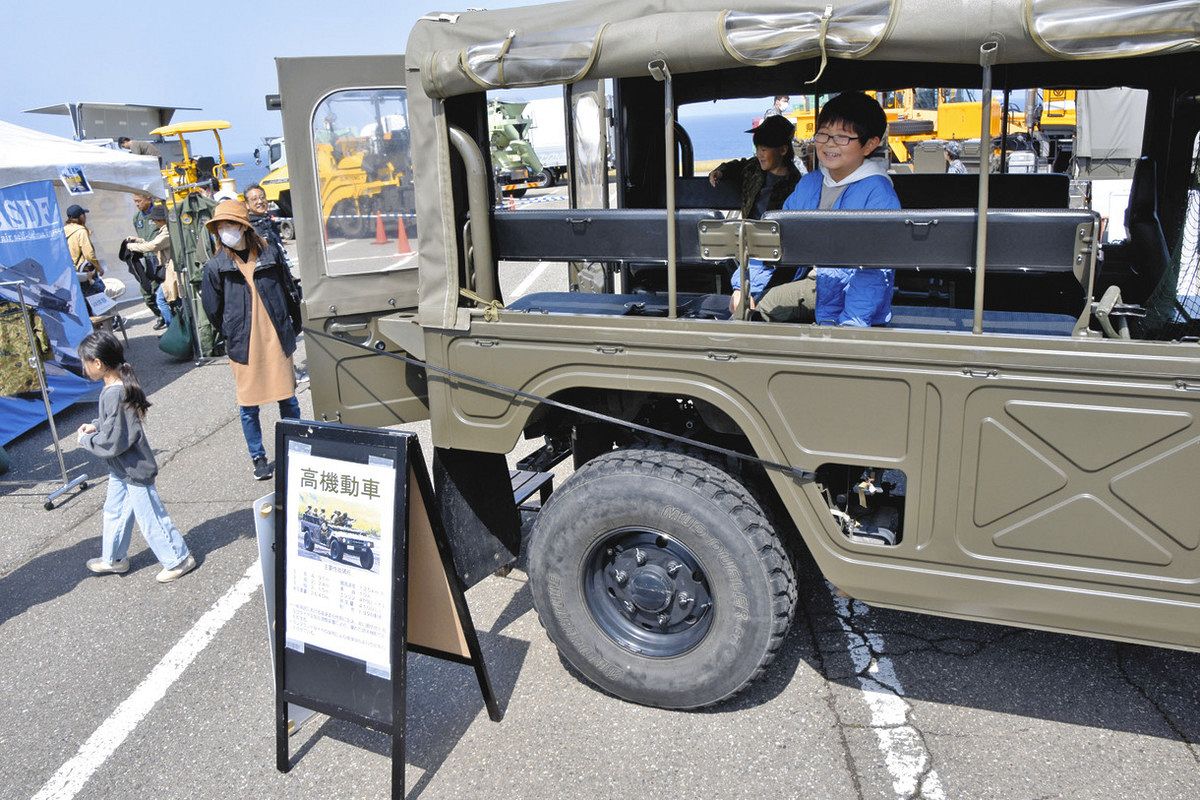 働く車「本物かっこいい」 芝政40台集合、家族連れ体験乗車：日刊