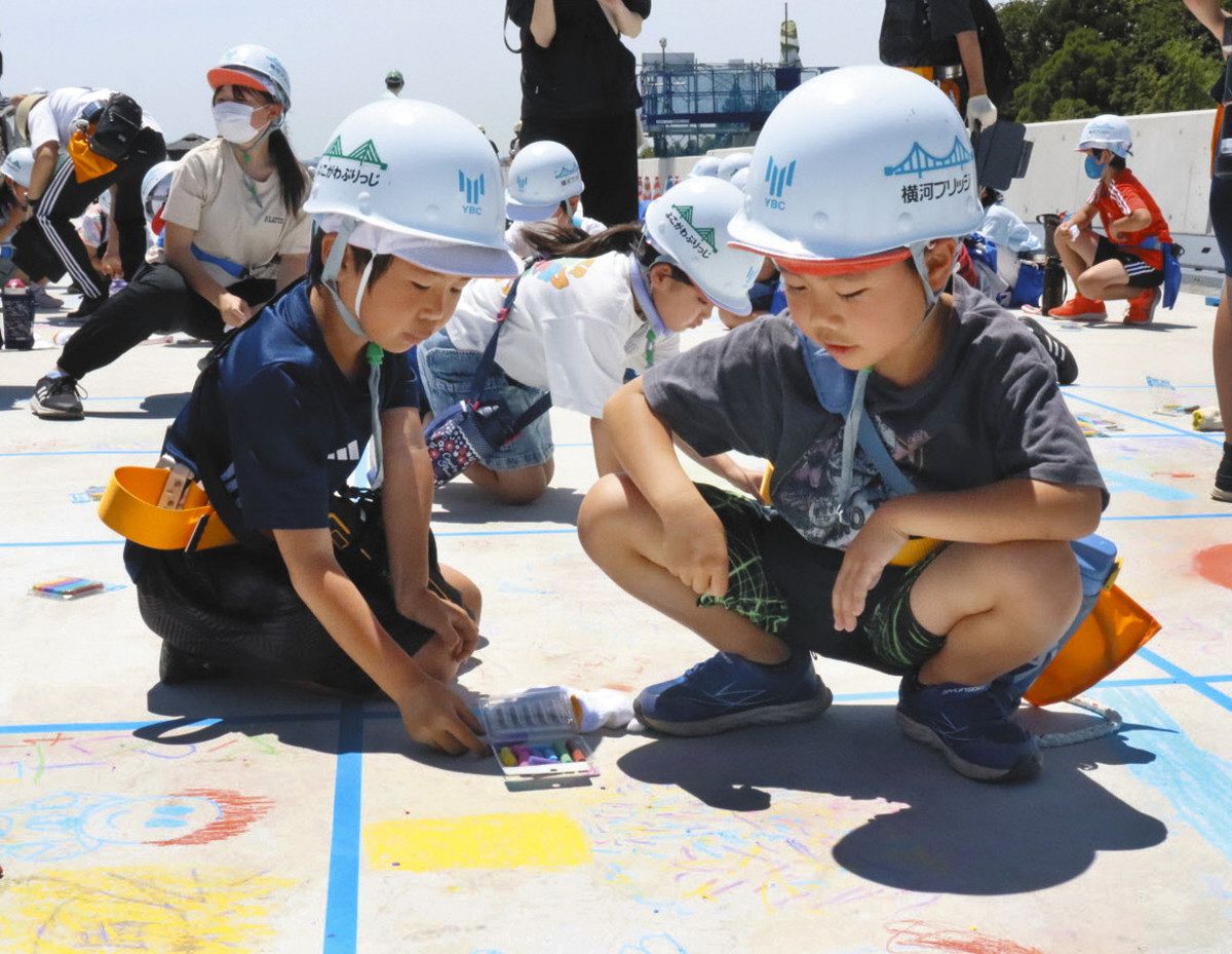 橋梁工事現場でお絵描き いなべ・東海環状道で丹生川小児童が体験学習会：中日新聞Web