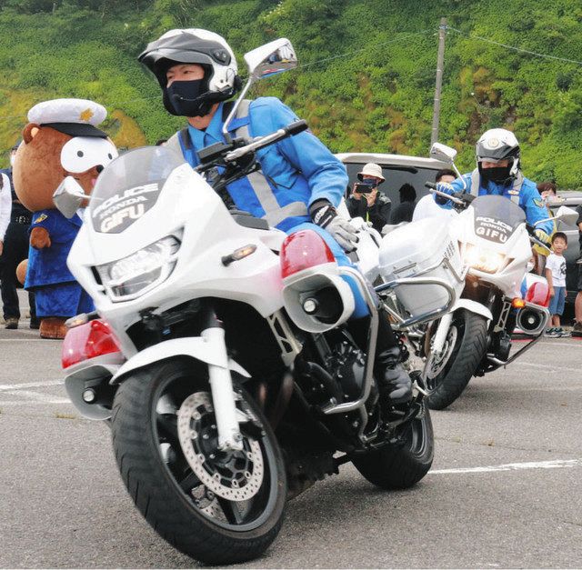 安全祭で白バイ隊員が技能披露 伊吹山ドライブウェイで滋賀 岐阜県警 中日新聞web