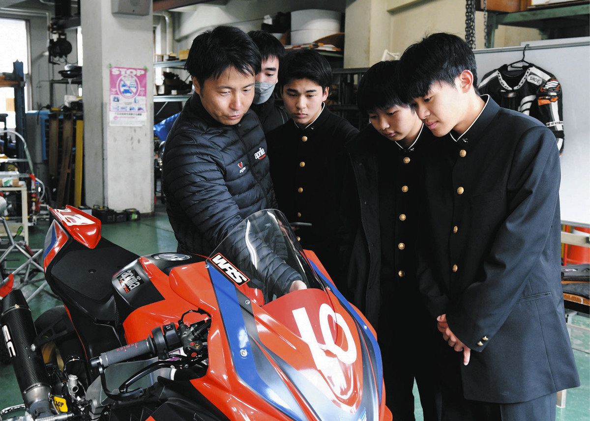 命を守る装備、必ず着用を 岐南工高で鈴鹿8耐優勝・渡辺さんが安全講習