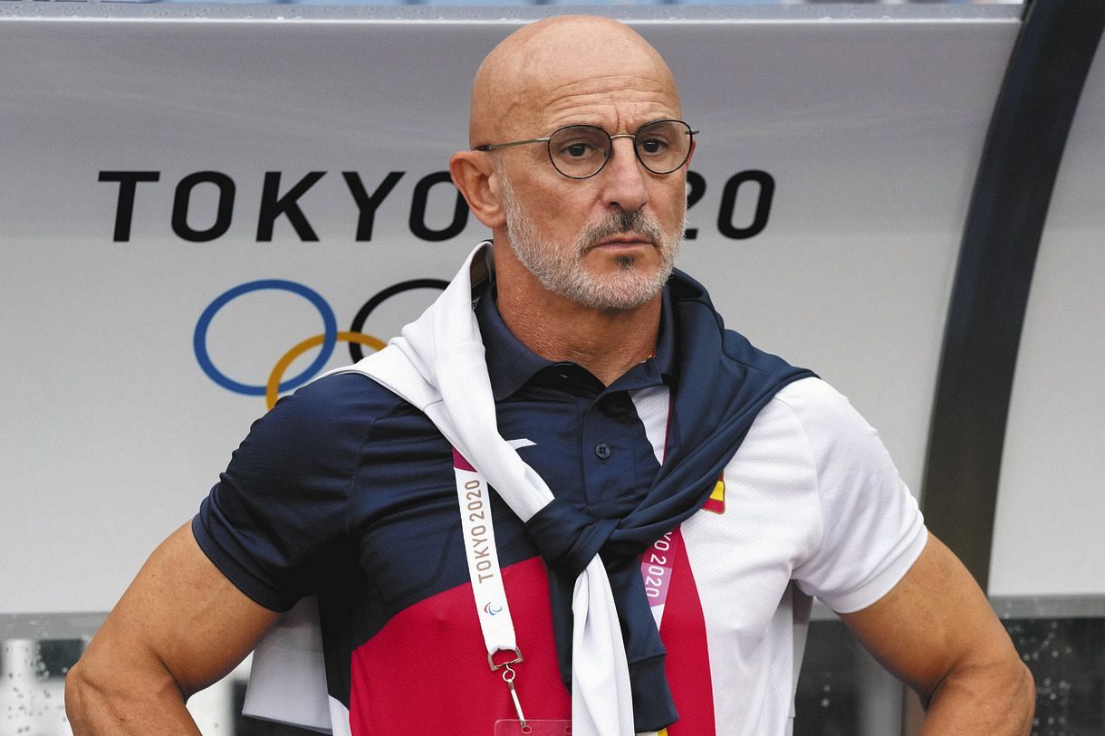 スペイン監督は喜びすぎて右手骨折 逆転勝利直後のロッカールームで転倒 東京五輪サッカー 中日スポーツ 東京中日スポーツ