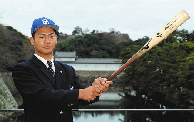 プロで長く活躍したい」 中日3位指名・土田龍空選手が仮契約：中日新聞Web