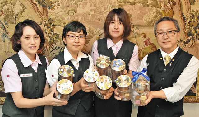 タイル装飾の小物入れに焼き菓子、郵便局の女性が企画 多治見で タイル装飾の小物入れに焼き菓子、郵便局の女性が企画 多治見で