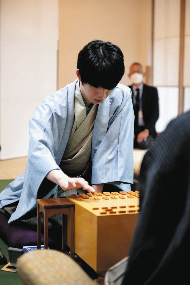 藤井聡太八冠、王将戦4連勝で防衛 連続タイトル獲得20期の新記録
