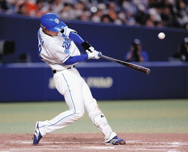 オールドルーキー”福永裕基が今季セ新人1号のプロ初本塁打『細川 オールドルーキー”福永裕基が今季セ新人1号のプロ初本塁打『細川