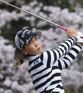 上田桃子に2罰打 救済後にカートレールにスタンスがかかったままショット 女子ゴルフ 中日スポーツ 東京中日スポーツ