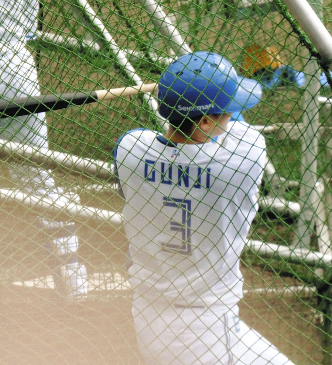 日本ハム・郡司裕也、新背番号『3』のユニホームで快音 『開幕4番』へ