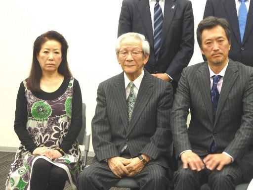 製作発表に出席した（左から）仁支川峰子、小松政夫、大鶴義丹ら