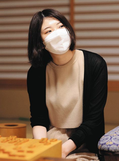 西山女流二冠が先勝 女流王位戦：中日新聞Web