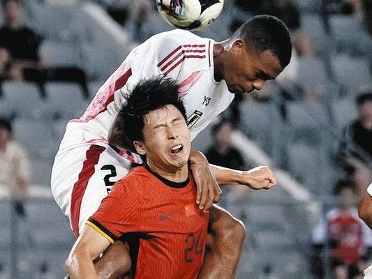 ◇「らんまみたいな髪型」の中国代表DF【写真】：中日スポーツ・東京中