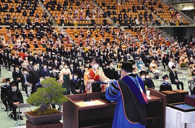 石川 金大2442人 仲間と巣立ち 学位記 修了証書授与式 北陸中日新聞web