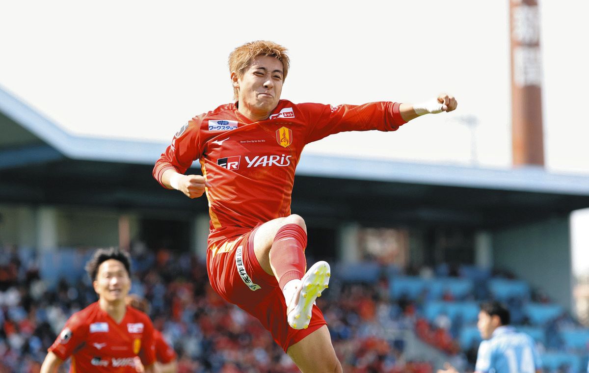 信頼も高い 〇1－0磐田 グランパス倍井謙、初ゴールのち一発退場…守勢で 応援グッズ