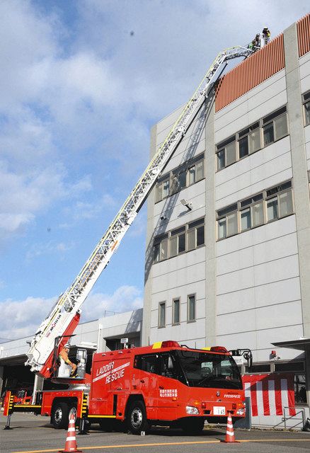 大型はしご車 新車お披露目 ２市消防本部が共同購入 県内初の共同運用 中日新聞web