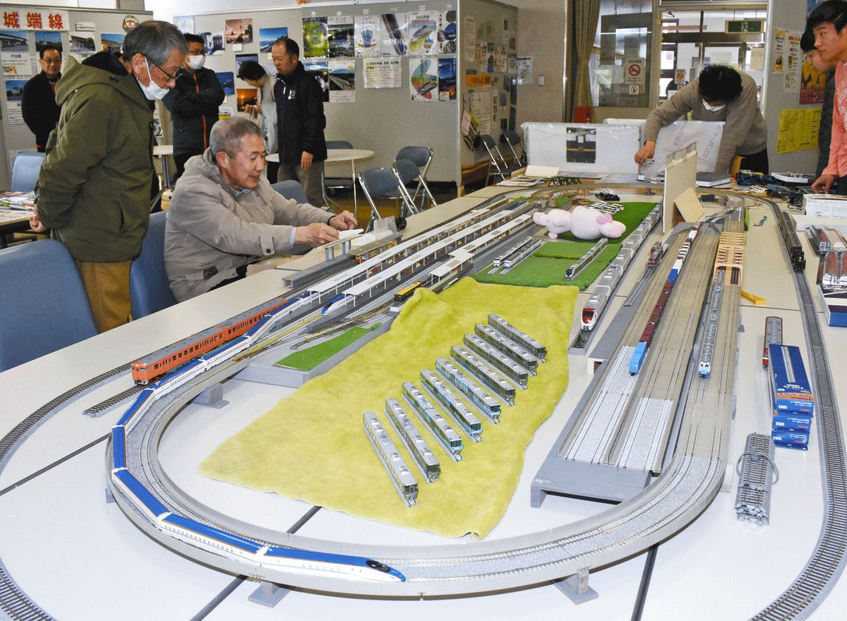 鉄道ジオラマに熱視線 砺波駅にぎわい市：北陸中日新聞Web