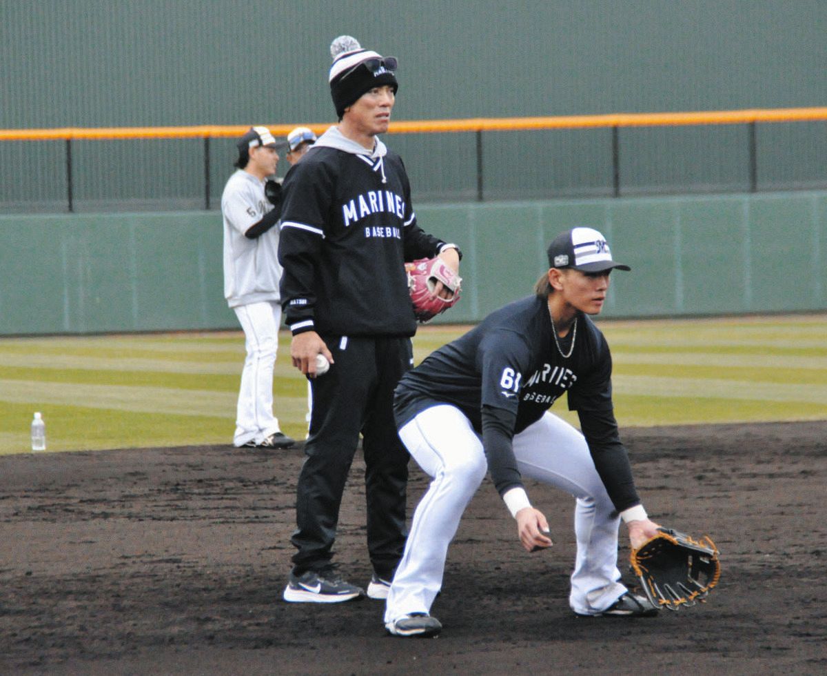 ロッテ】松井稼頭央臨時コーチが熱血指導 50歳の軽快な動きに選手は目