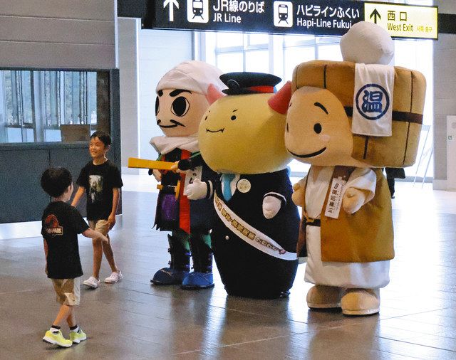 敦賀駅でゆるキャラが乗り換えキャンペーンPR 「ポイントでお得に