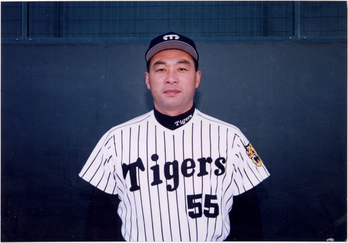 日本ハム・新庄監督、「移動中も常に1本足で立ってた。めちゃくちゃ