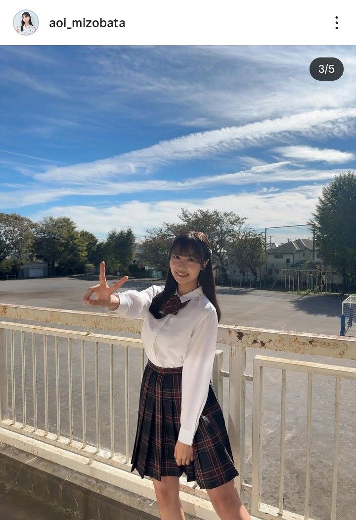 溝端葵、「はち切れそう」という声も上がった『制服ギャル化』連続ショット【写真複数枚】：中日スポーツ・東京中日スポーツ