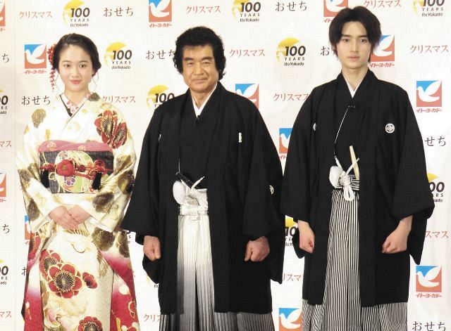 藤岡弘 2人とも大きくなった 今年デビューの長男 長女にエール 年末年始商品prイベントにファミリーで共演 中日スポーツ 東京中日スポーツ 藤岡弘 2人とも大きくなった 今年デビューの長男 長女にエール 年末年始商品prイベントにファミリーで共演 中日スポーツ 東京中日スポーツ