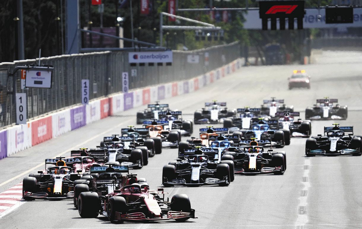 写真 F1アゼルバイジャンgpのスタートシーン 中日スポーツ 東京中日スポーツ